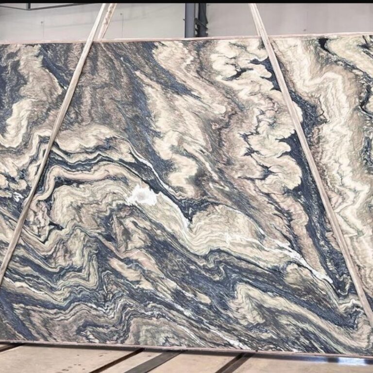 Lastra di marmo in magazzino