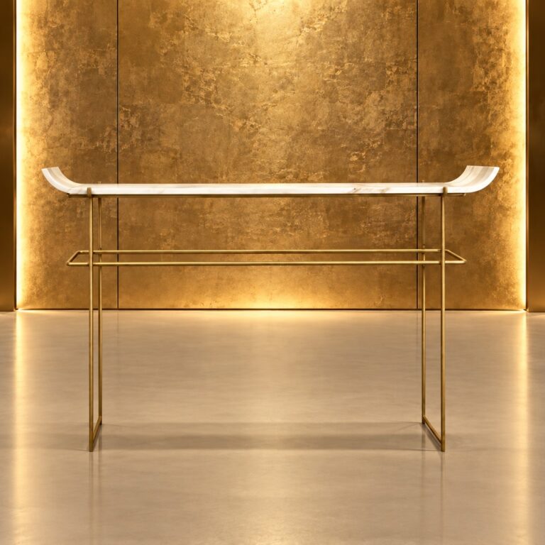 Console con piano in marmo e struttura in metallo dorato
